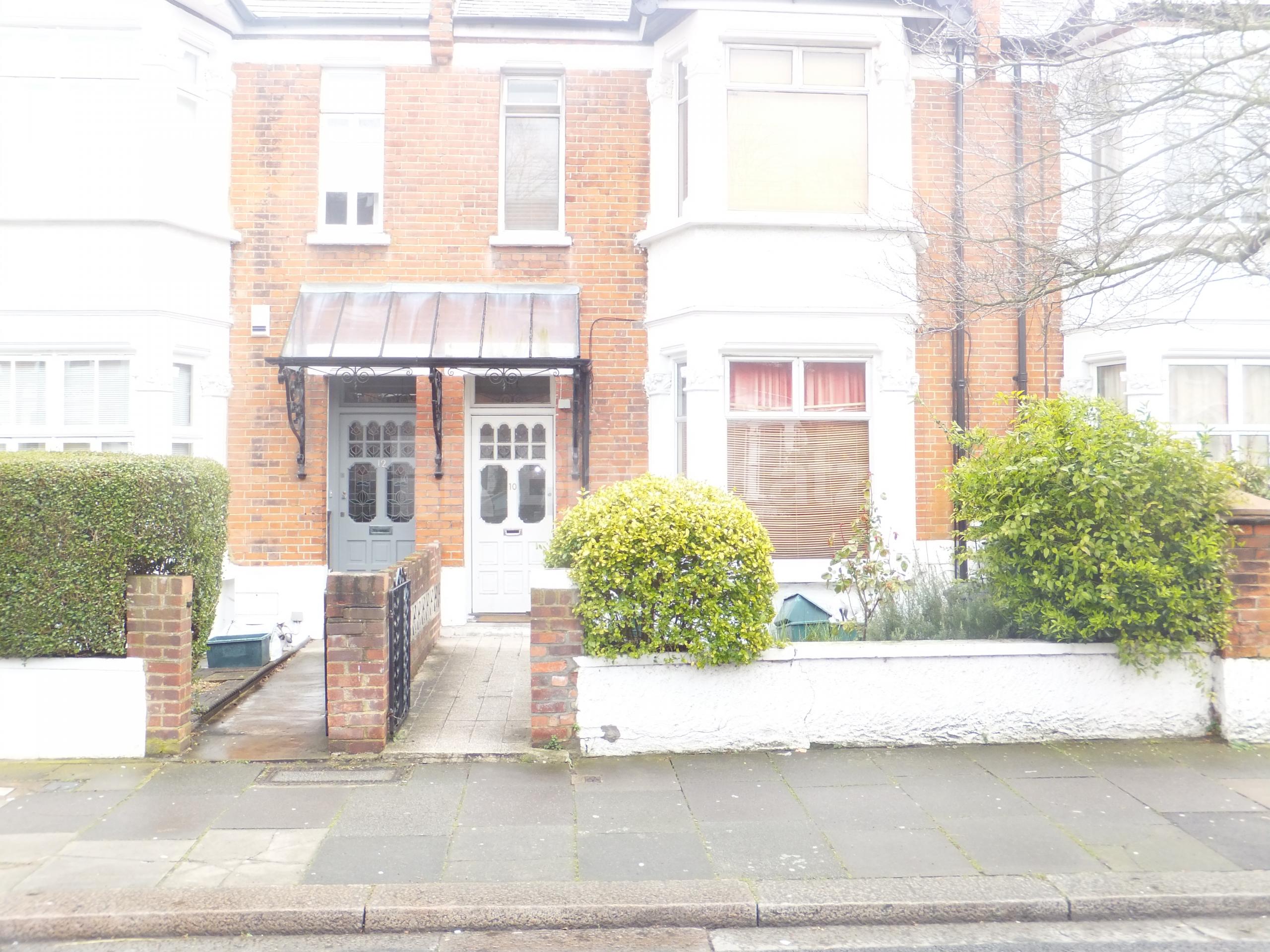 			NEW INSTRUCTION, 4 Bedroom, 1 bath, 1 reception Flat			 Third Avenue, Acton/Shepherds Bush  W3